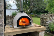 【本格派ピザの魅力と幸せ】屋外用ピザ窯で楽しむ！