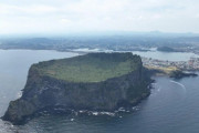 【TBS】世界遺産：「東洋のハワイ」韓国・済州島の絶景を紹介　巨大な地底湖、鍾乳石が垂れ下がる溶岩洞窟も [11/27]