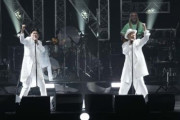 とんねるず、超満員の武道館LIVE「29年ぶりに帰ってまいりました」 “異例演出”アンコール20曲以上で魅了