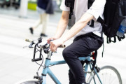 【ながらスマホ】自転車のスマホ注視禁止、11月1日から6か月以下の懲役、または10万円以下の罰金に厳罰化