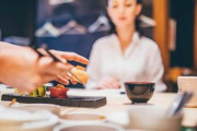 【海外で勢いを増す、寿司業界】いまやSUSHIの勢いに負けている? 寿司職人が危惧する「日本の安値志向」