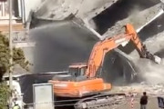 【動画】安全対策、養生シート無しで建物の解体工事をやった結果・・・。