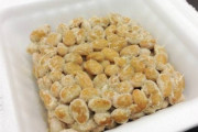福沢諭吉「納豆のタレは一度かき混ぜたあとに入れるべきである」