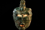 【速報】翡翠製の石仮面が古代マヤの王墓で発見される
