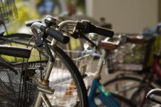 【悲報】36歳男、鍵がかかっていない自転車38台分の鍵を抜いて捨てる