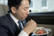 【悲報】小泉進次郎さん、ただ牛丼食うだけの動画が1億回も表示される