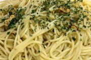 彼女「今日パスタ屋さんでねアーリオオーリオっての食べた」　ワイ「美味いよね」　彼女「え？食べたことあんの？」　ワイ「ペペロンチーノのことだよ」