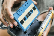 一度は消えかけた「カセットテープ」の売上が急上昇している理由とは？