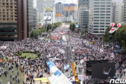 【韓国】「文大統領やめろ」　2万人が反政府集会