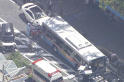 駅前で路線バスなど少なくとも8台が絡む事故 10人以上けが 乗用車を運転していた30代の男を酒気帯び運転の疑いで現行犯逮捕　神奈川・横須賀市