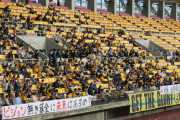 ＜仙台サポ＞怒りの居残りと横断幕「ビジョン無き募金に未来はあるの？」「いつまでもあると思うなサポと金」