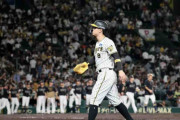 阪神・佐藤輝　２試合連続先発落ち→九回代打登場も不発　岡田監督「真っすぐのヒットは何打席出てないと思う？」
