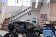 【釧路】スーパー屋上の駐車場から乗用車が店内に転落　1人がケガ
