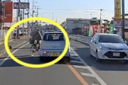 ノールック横断？埼玉で撮影された自転車とアルトの事故ドラレコ。