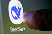 米ブルームバーグ「DeepSeekはChatGPTからデータをパクってる」
