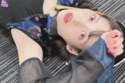 【朗報】上坂すみれさん、床に寝転ぶも美しい・・・