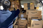 アマゾンのドライバー「1日13時間、休憩なしで働くのに労働者と認めてくれない」