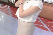 【GIF】美人女子アナさん「放送事故レベルの恥ずかしい格好…撮られちゃったw」ﾊﾟｼｬ！