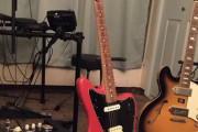 エレキギターでレスポール、ストラト、テレキャス、SG以外使ってるやつってださいよな