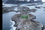 【画像】ノルウェーの田舎のサッカー場ｗｗｗｗｗｗｗｗｗｗｗｗｗｗｗｗｗｗｗｗ