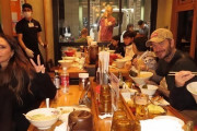 ベッカム氏、家族で来日しラーメンと餃子を食べる「日本を象徴するレストランで地元料理を楽しんだ」