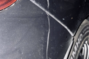 【悲報】ワイの愛車、何者かの手により傷つけられる