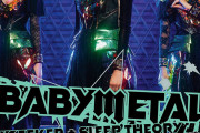 【海外】「OUTBURN #114」のBABYMETAL ビヨンドメタル フォト＆ステッカーセット