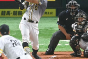 実況「モノノフの先輩石川から打ちました！」 阪神ドラ１位佐藤輝明がオープン戦初打席で豪快アーチ！