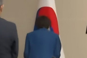 【異例】高市首相、日韓首脳会談で太極旗に一礼！韓国人「うわさと違う」「だまされるな」