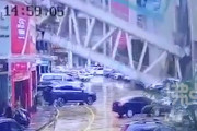 【動画】中国、歩道橋が突然、崩壊落下！その瞬間！監視カメラ映像