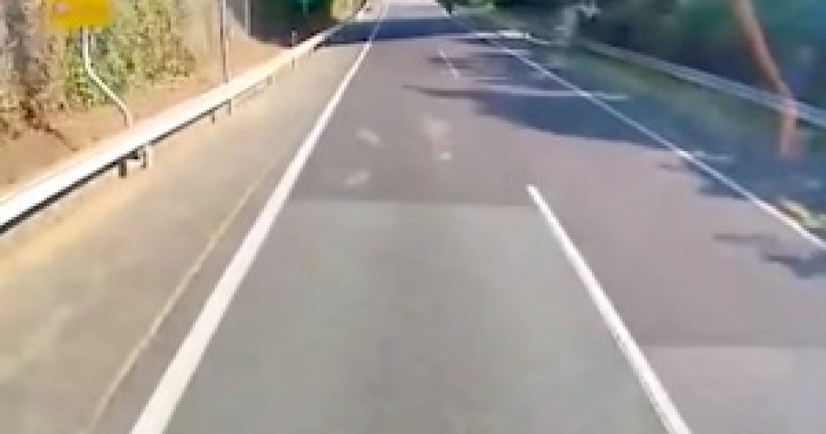 【動画】熊本地震で突然発生した道路のひび割れに突っ込んでしまうセイコー運輸。