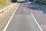 【動画】熊本地震で突然発生した道路のひび割れに突っ込んでしまうセイコー運輸。