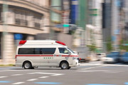運転中バカ「はわわ！救急車来たから普通に道空いてるけど止まらなきゃ！」←これｗｗｗｗｗ