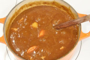 【画像】ゴミ清掃員「カレーをそのまま捨てないでください。僕らはよくカレー爆発の犠牲者になります。」