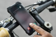 スマホしながら自転車運転、罰則強化へ　取り付けたホルダーに装着して地図やゲームアプリを注視する場合も対象