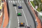 F1モナコGP、スタート直後にマグヌッセンがペレスのマシンに接触し、チームメートも巻き込んでの大クラッシュに…