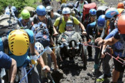 【炎上】90歳登山家の三浦雄一郎さん、若者30人に車椅子で引っ張られて富士山を登山→炎上ｗｗｗｗｗ  [801948679]