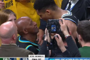 【NBA】ヤニスが試合後にペイサーズと衝突！ハリバートン父やマサリンと小競り合う姿が目撃される