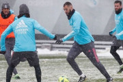 【リーガエスパニョーラ】レアル・マドリー選手たち、「雪合戦」で大はしゃぎする