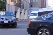 【札幌】一般車に簡単に割り込まれてしまう総理大臣警護車列の映像が人気に。