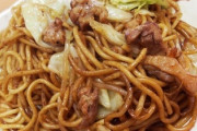 普段食べてる焼きそばよりもグレードの高い焼きそばを実家から貰って早速作ろうとしたら夫が自分がやると言い出した