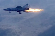 【軍事】ロシア空軍MiG-31の墜落事故を僚機から撮影した映像が公開される。