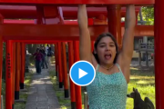 日本：訪日外国人女性観光客が鳥居で懸垂…海外でも怒りの声[海外の反応]