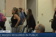 フロリダ州で「マスク着用令」に住民が猛反発、過激な住民が郡議員の拘束ちらつかせる