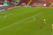 【悲報】リバプールFWオリギさん、相手のミスで抜け出した結果ｗｗｗ