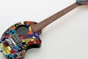 「ペルソナシリーズ FERNANDESコラボ ペルソナ 25周年記念 ZO 3ギター」予約開始！25周年ロゴをメインにデザイン