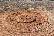 ギリシャで4000年前の巨大円形遺跡見つかる