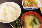 【画像あり】パチ屋併設の食堂で飯食うわwwwwwwwwwww