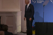 バイデン大統領「ここはどこ…私は誰？」演説後、壇上で迷子になる[海外の反応]