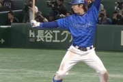 巨人ベンチ、DeNA度会の打席のルーティンを真似るｗｗｗ